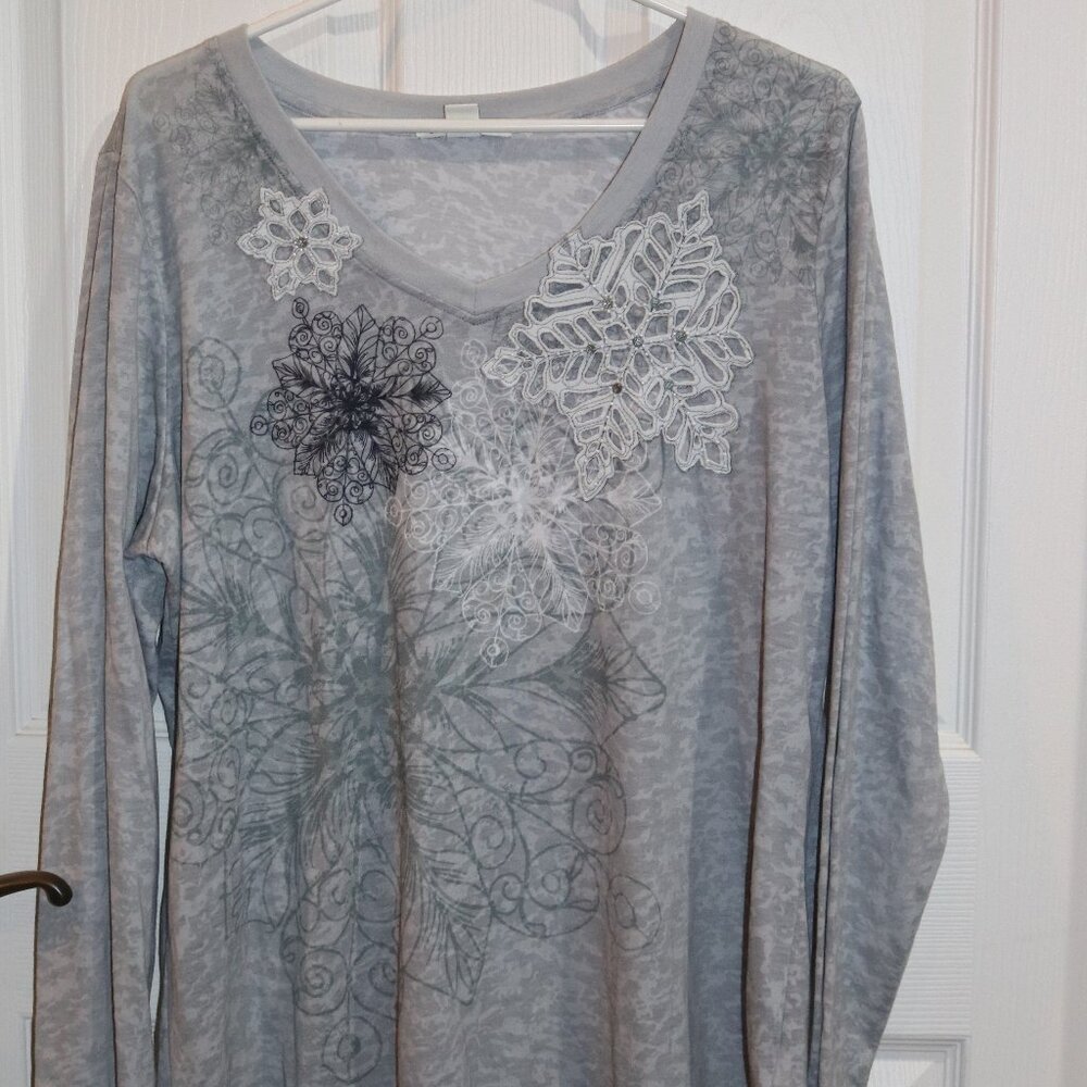 Coldwater Creek gray and white long-sleeve T. 1X. New